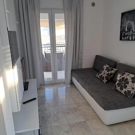 Lozancic Apartment Vir