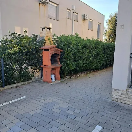 Lozancic Apartment Vir