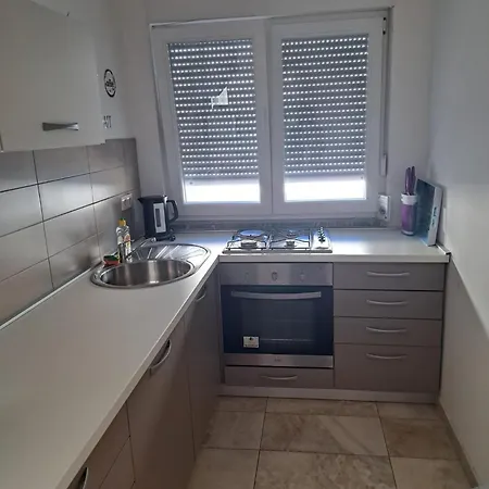 Lozancic Apartment Vir