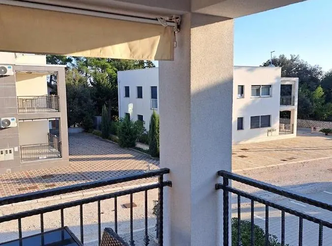 Lozancic Apartment Vir